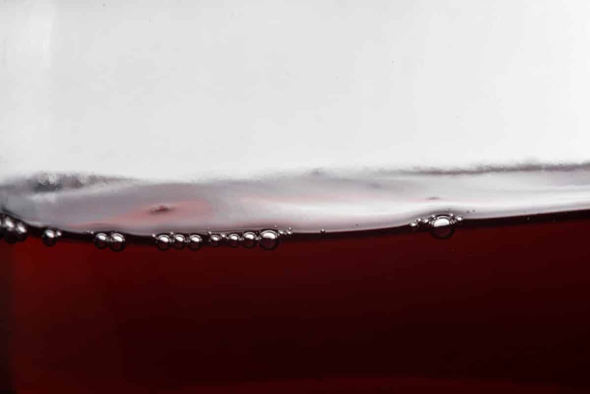 Chiarifica del vino: tecniche moderne per garantire limpidezza e stabilità