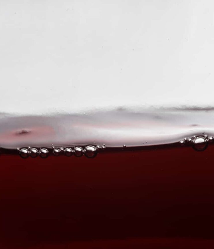 Chiarifica del vino: tecniche moderne per garantire limpidezza e stabilità